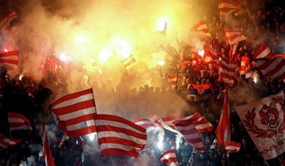 Фанаты «Црвены Звезды» заставили футболистов сдать форму
